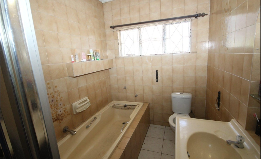 4 Bedroom Property for Sale in Sunnyridge Eastern Cape